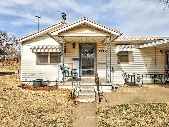 3rd image of 102 Village Dr