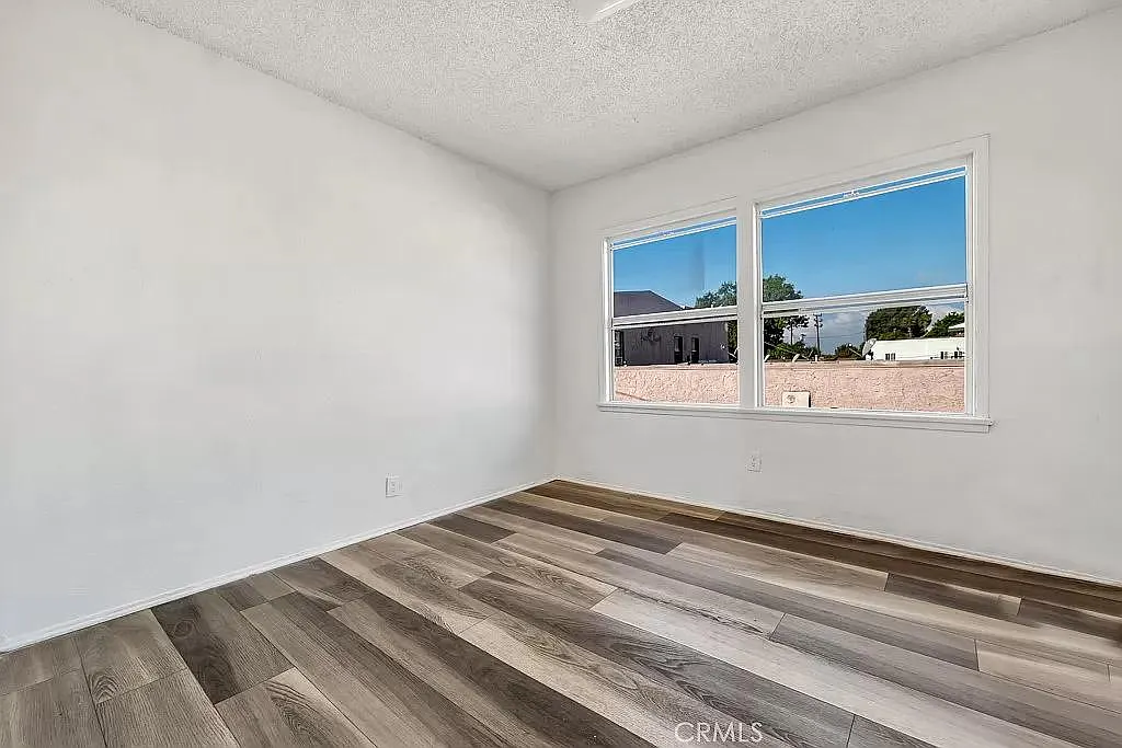 648 W 41st Dr — Photo 3