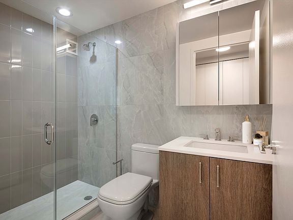 5th image of 180 W 20th St APT 6N