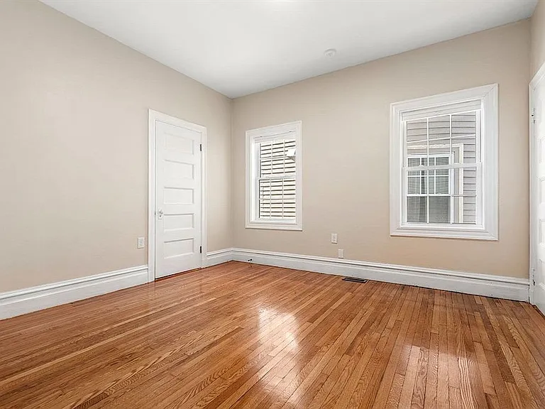 11 1/2 Spring Park Ave #1 — Photo 18
