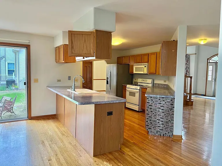 780 Sigmund Rd — Photo 6