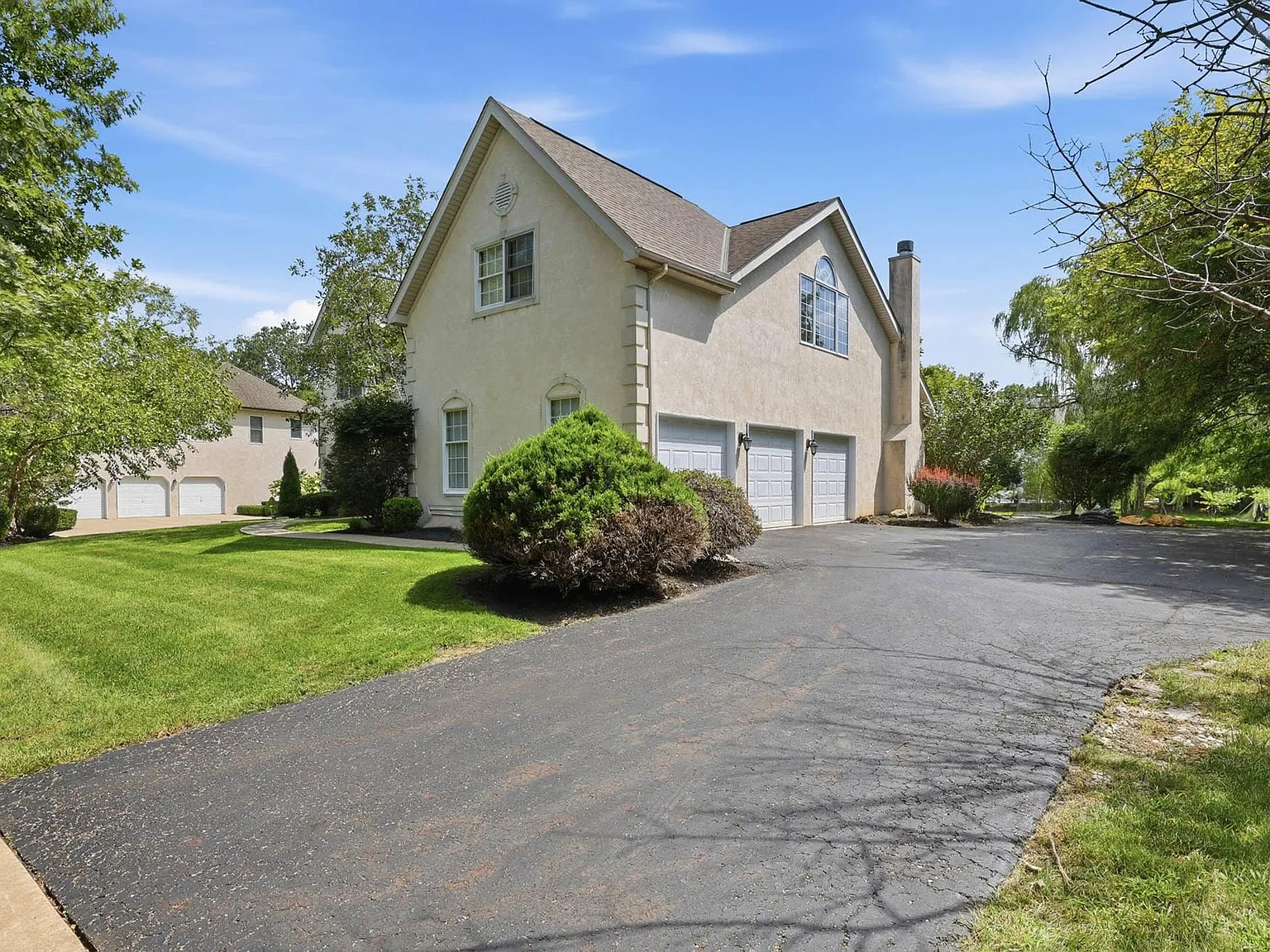 4 bed, 2.5 bath, 3186 sqft, $3,950 — Photo 3
