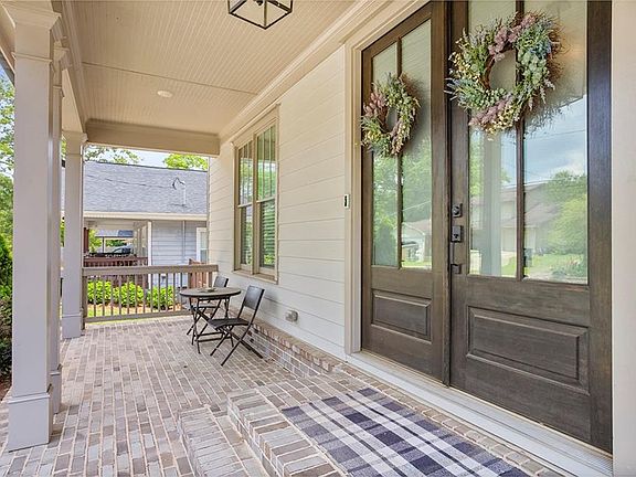 2nd image of 518 Oak Dr