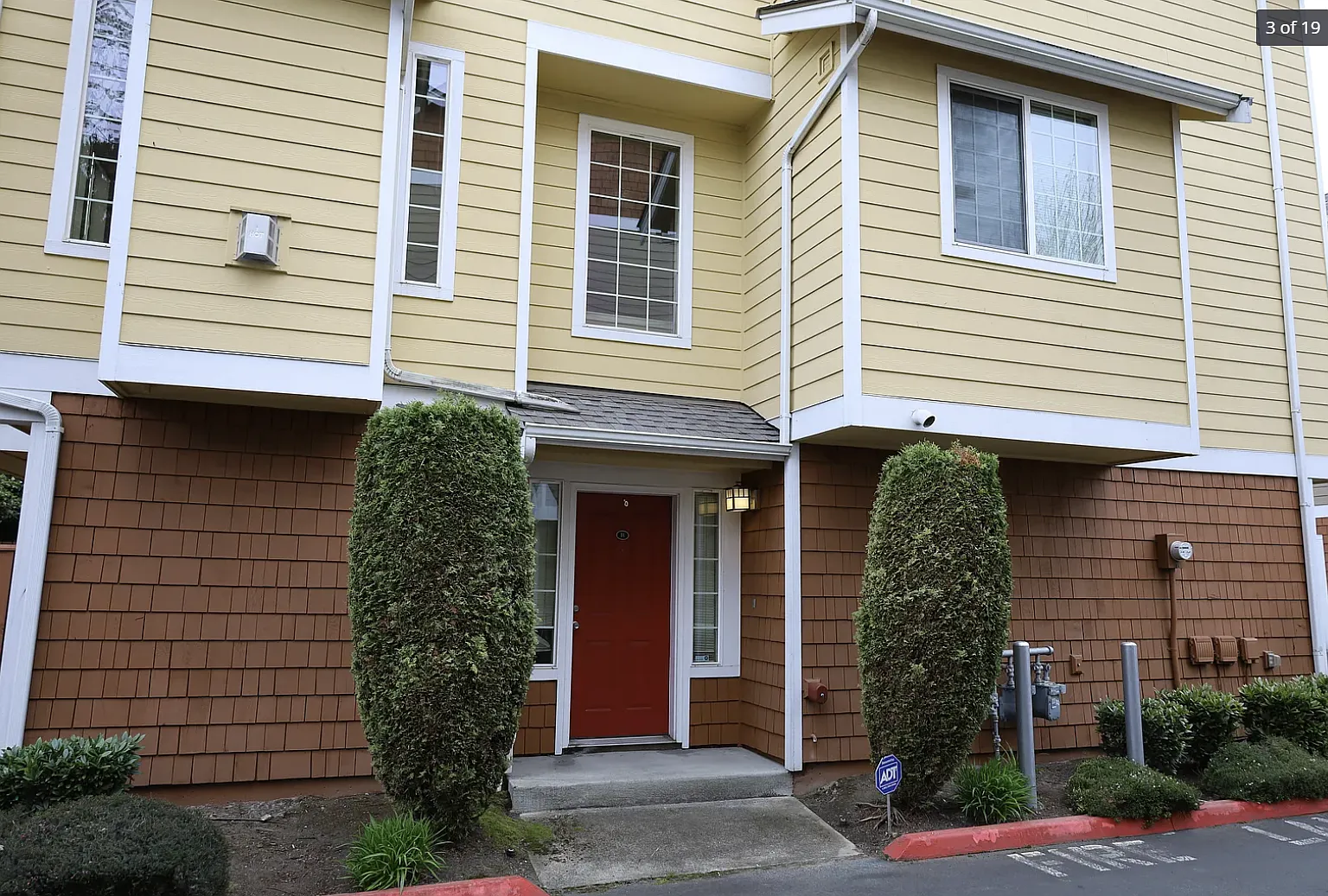 3 bed, 1980 sqft, $2,930 — Photo 3