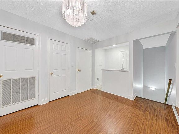 3rd image of 121 Campbell Ave SW #3