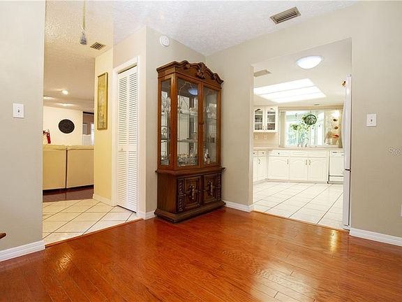 4th image of 9509 W Flora St