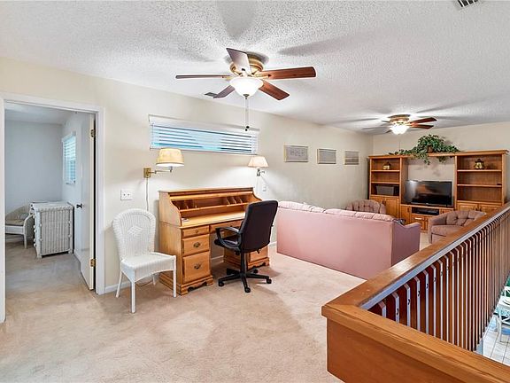 5th image of 33 Nantucket Dr