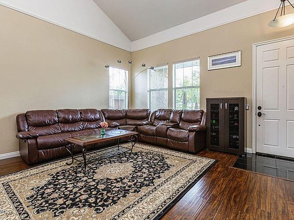 3rd image of 1600 Rubio Cir