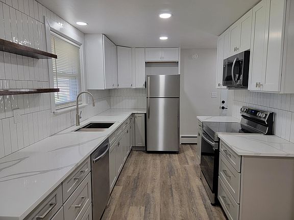 5th image of 203 N Locust St