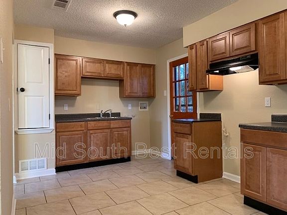 2nd image of 908 Leacrest Ave