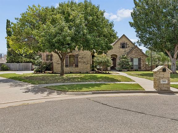 3rd image of 1300 Redbud Ct