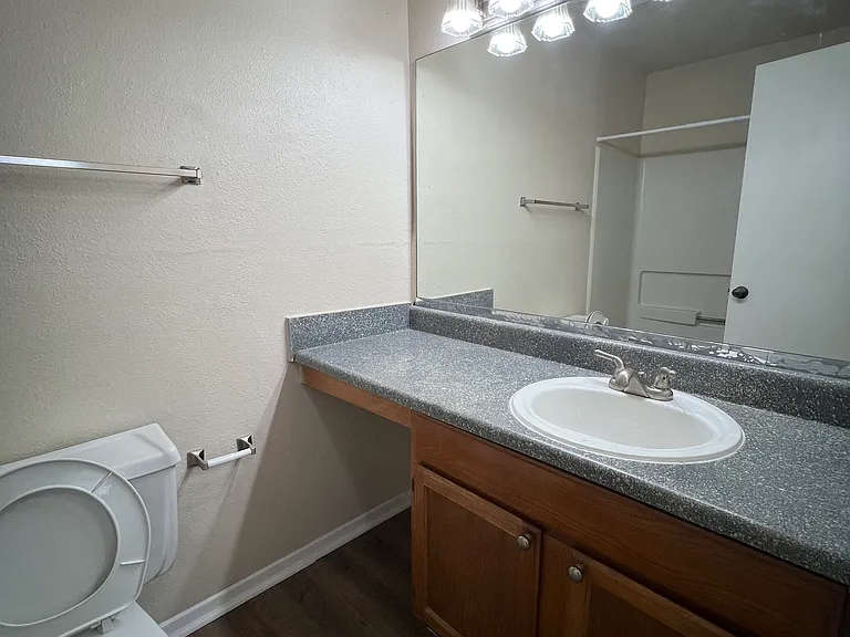 125 Seasons Pkwy — Photo 19