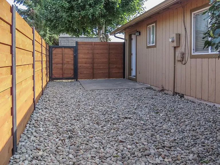 880 N Pershing St — Photo 14