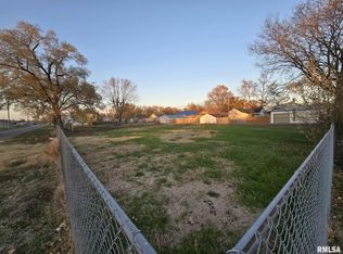 210 & 214 N Oak St, Du Quoin, IL 62832