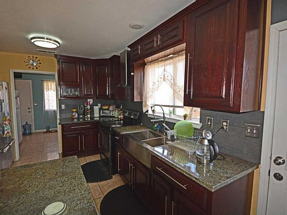5th image of 8101 Moss Ave