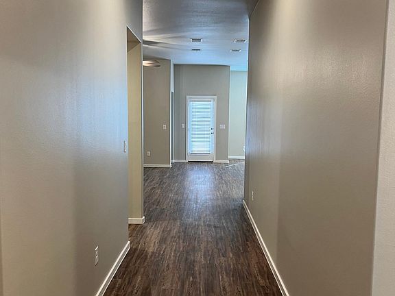 3rd image of 2050 Kenwood Ave