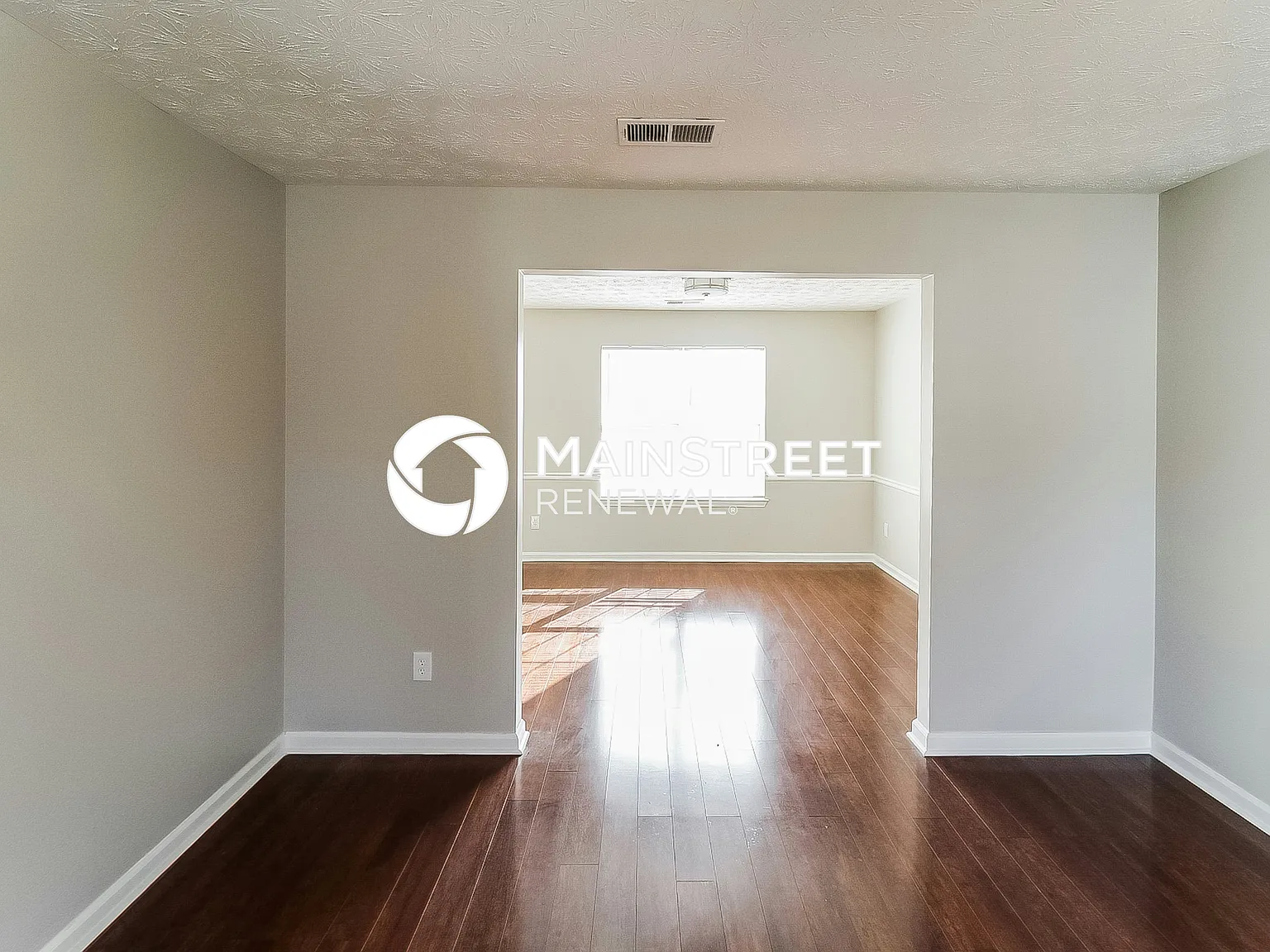 3057 N Oak Ct — Photo 4