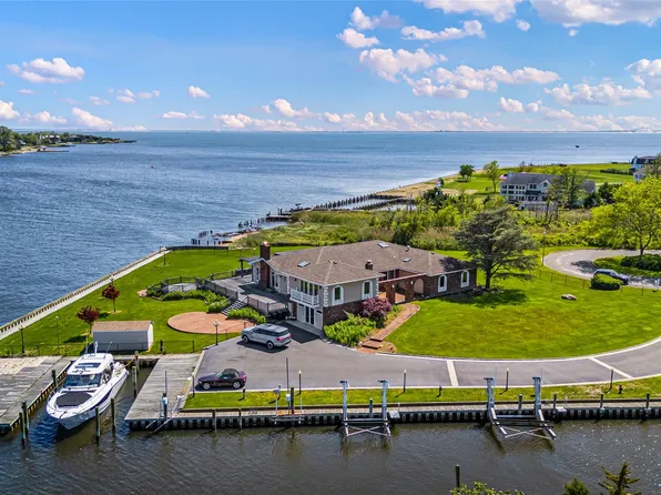 15 Post Lane, Bay Shore, NY 11706
