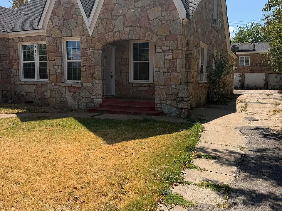 1202 Austin St
