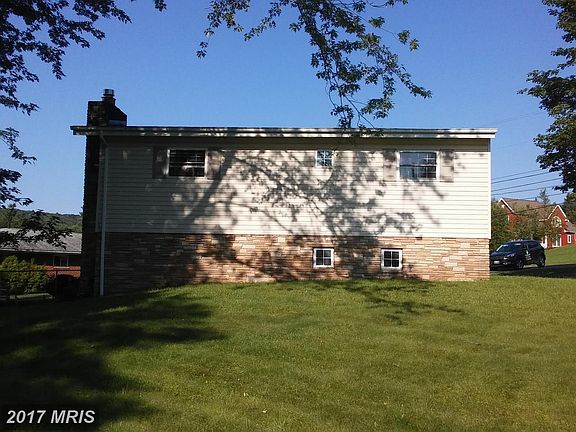 Image 5: : Side of home