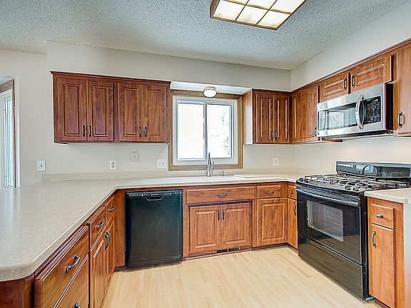 3rd image of 7135 Gardenia Ct