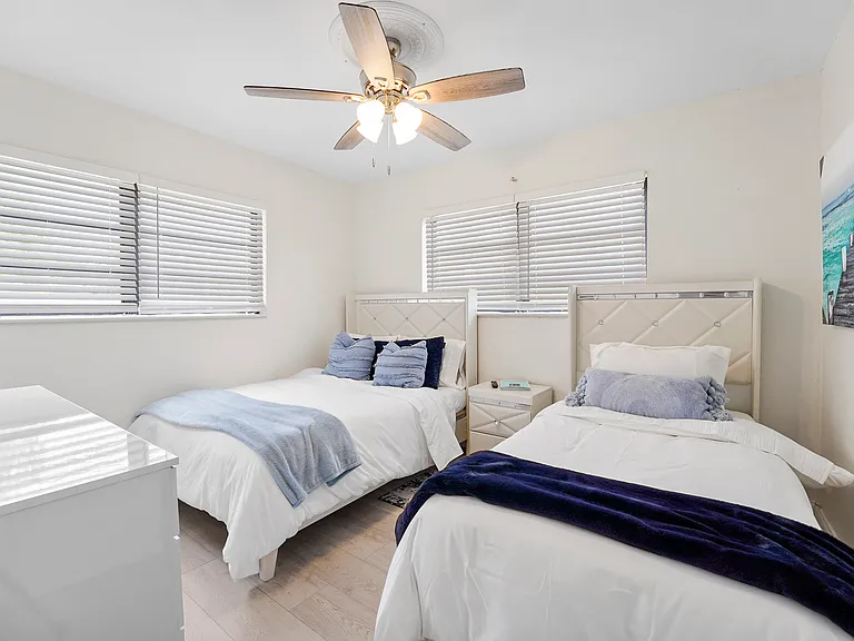 941 NW 180th Ter — Photo 17
