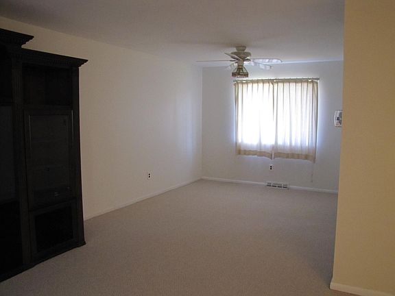 3rd image of 6 Cornwall Dr