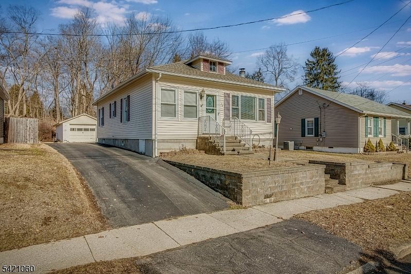 1st image of 34 Mason Ave