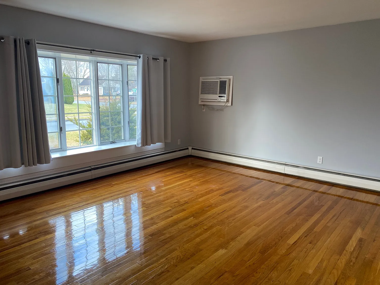 3 bed, 1064 sqft, $2,400 — Photo 4