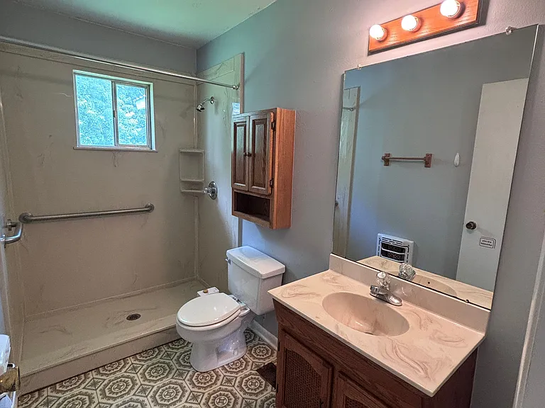 1818 S Ashwood Ave — Photo 10