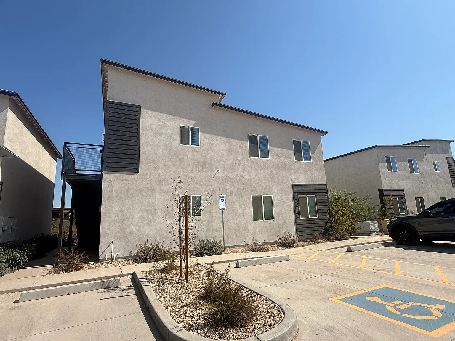 3 bed, 1026 sqft, $1,750 — Photo 1