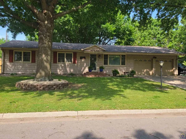 2347 Arrowhead Dr, Emporia, KS 66801