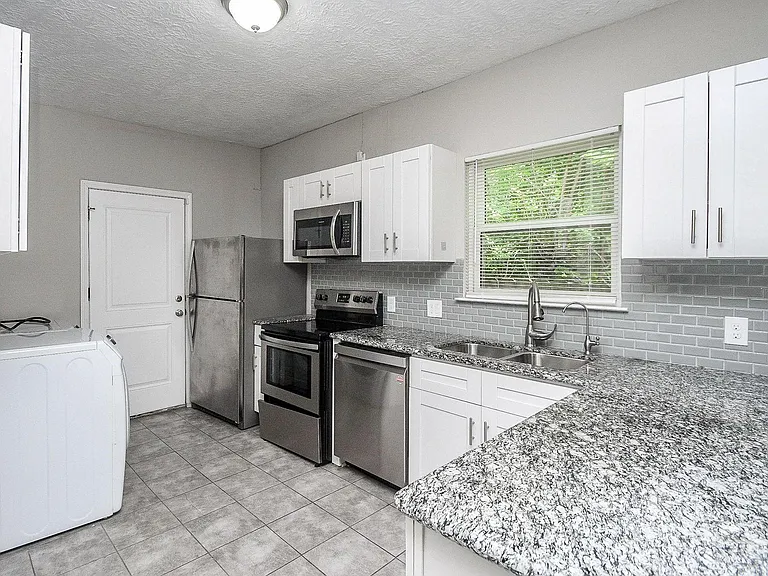 4137 Galesburg St — Photo 10