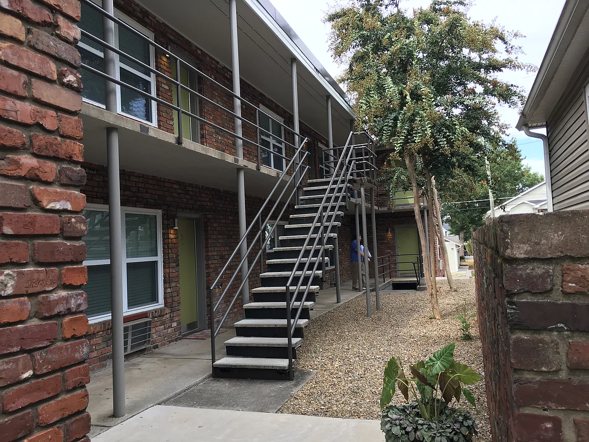Building Photo - 2223 Laurel Ave #6
