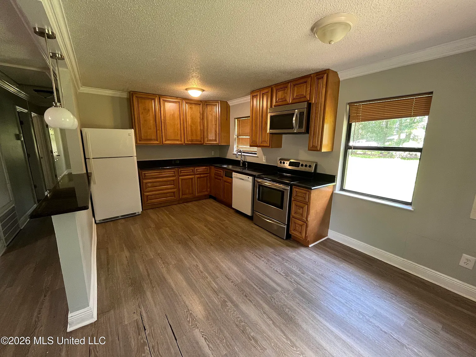 3 bed, 1.5 bath, 1130 sqft, $1,100 — Photo 3