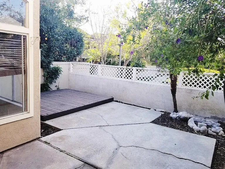 379 Stanford Ct — Photo 12