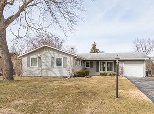 561 Cochise Pl, Carol Stream, IL 60188