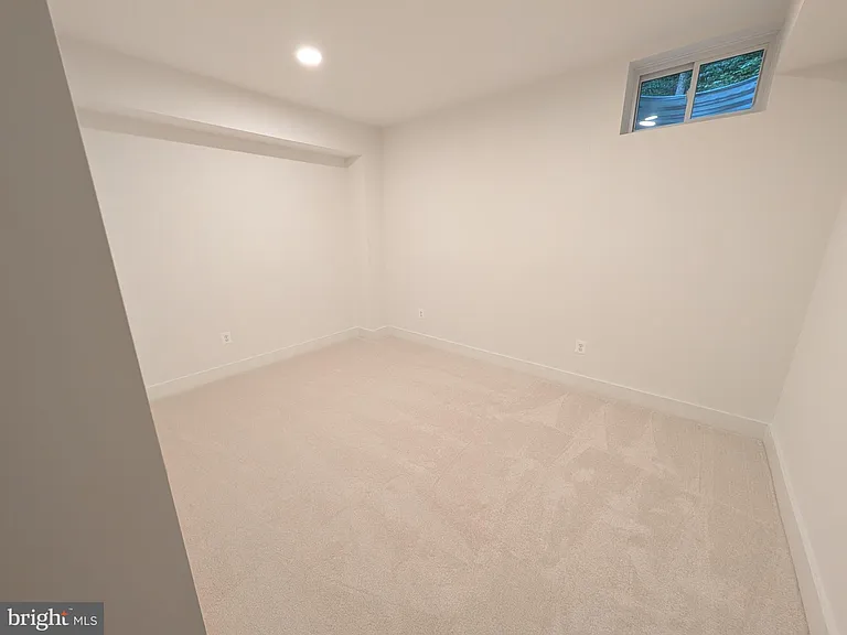 1490 Thurston Rd — Photo 22