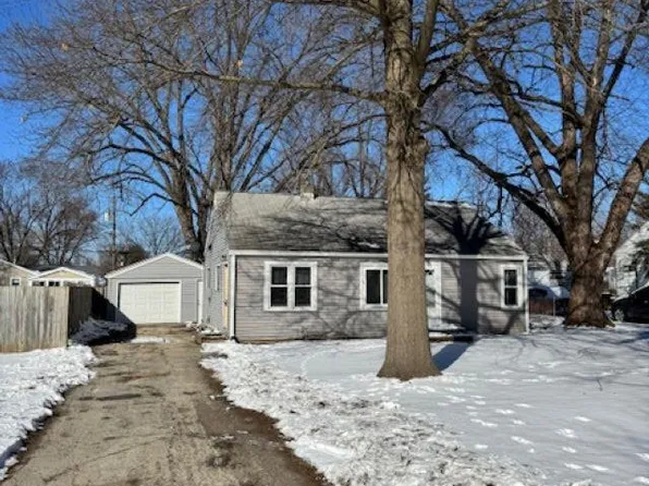 142 Winona Dr, Machesney Park, IL 61115