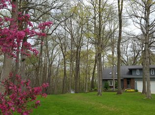 107 Ridge Dr, Lexington, IL