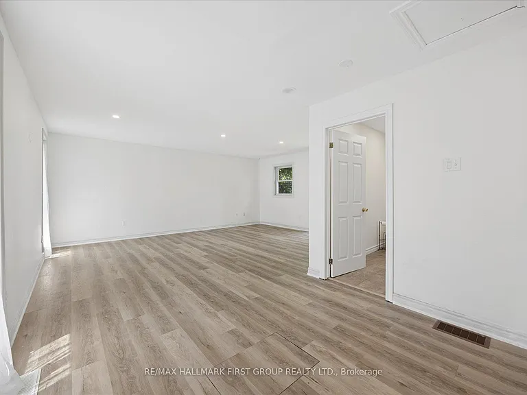 211 Casimir St — Photo 12
