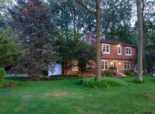 8882 Deer Ln, Stewartstown, PA 17363