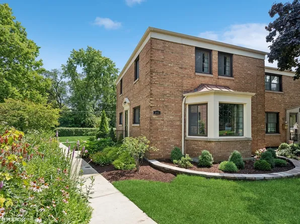 145 Fellows Ct, Elmhurst, IL 60126