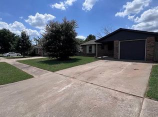1209 Dreessen Dr, Moore, OK 73160