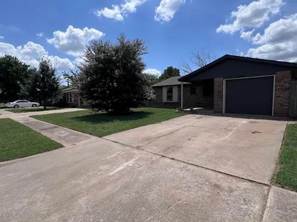 1209 Dreessen Dr, Moore, OK 73160