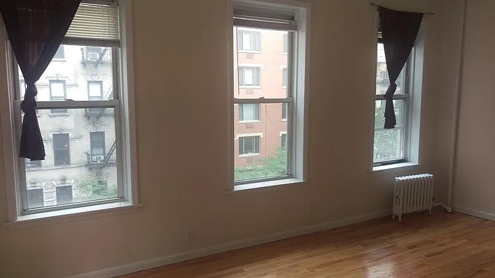 Rented by Green Line Realty | media 10