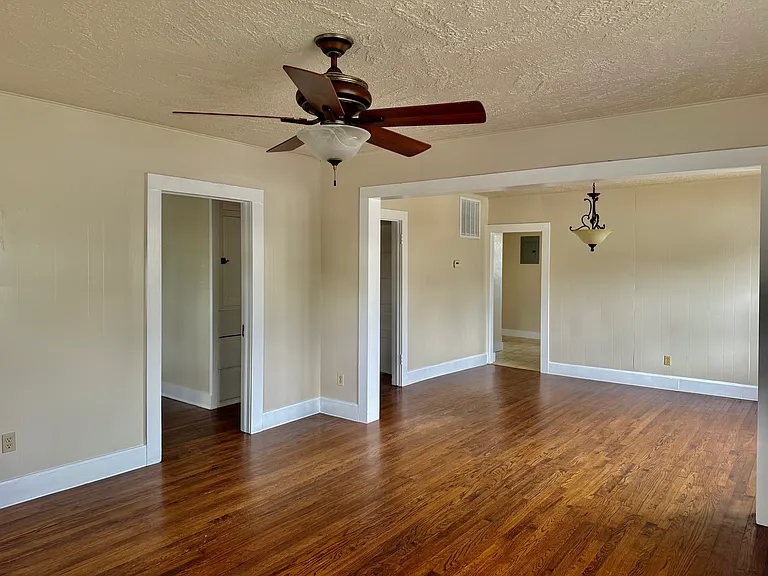 418 N Crawford Ave — Photo 27