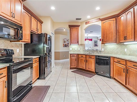 4th image of 7913 Grasmere Dr