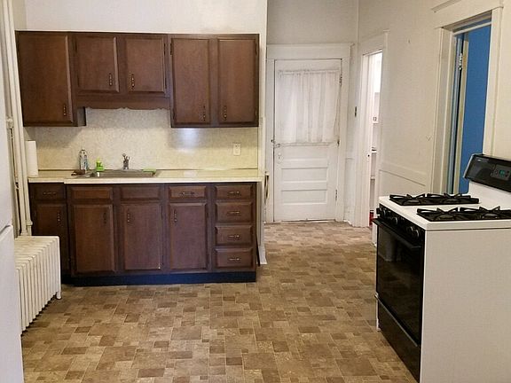 3rd image of 3930 Pulaski St #1