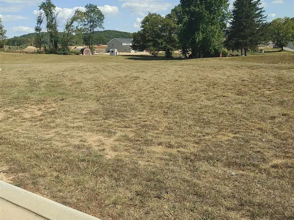 36 Travelers Ter, Fishersville, VA 22939